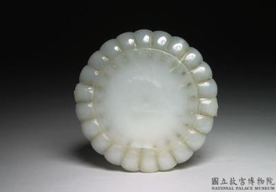 图片[3]-Jade plate with floral rim, India-China Archive